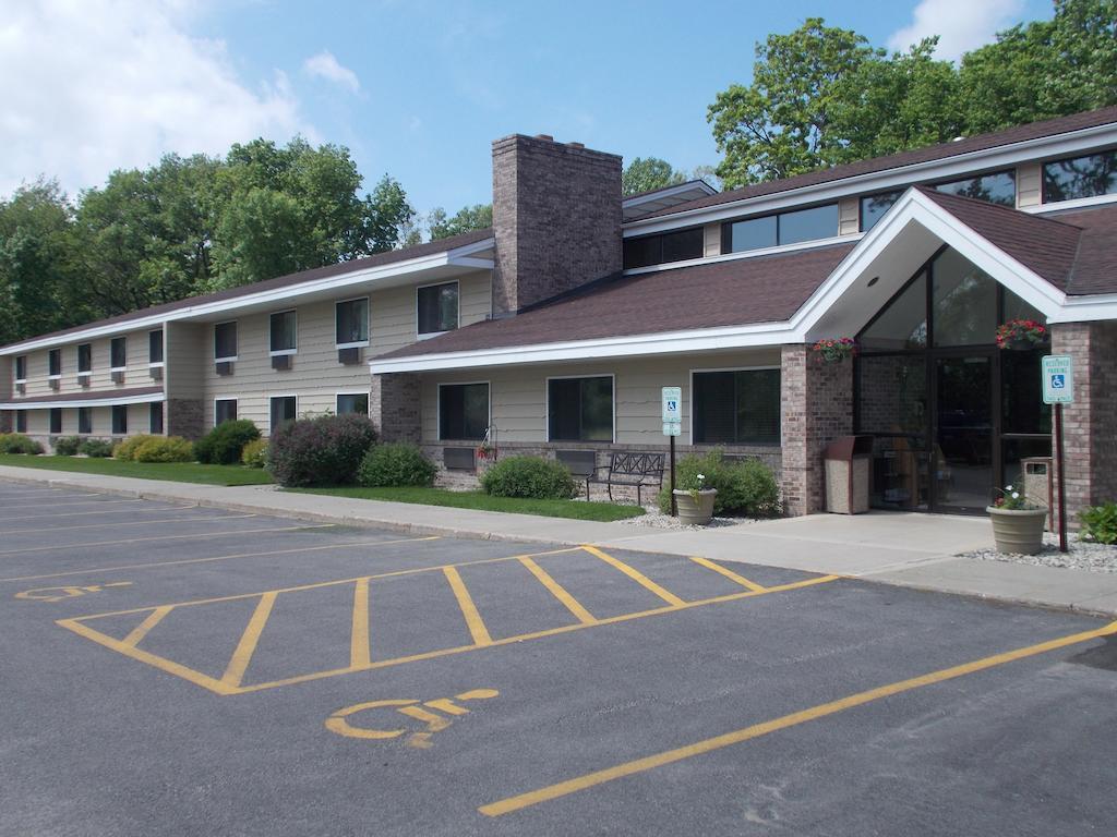 Boarders Inn And Suites By Cobblestone Hotels - Ripon Zewnętrze zdjęcie