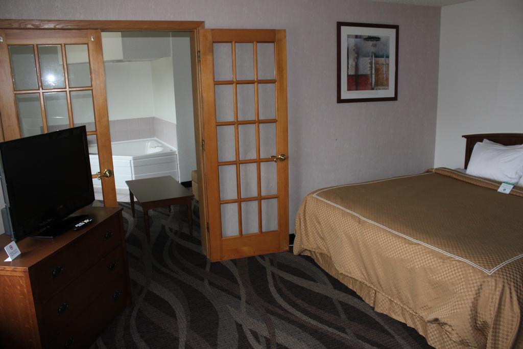 Boarders Inn And Suites By Cobblestone Hotels - Ripon Zewnętrze zdjęcie