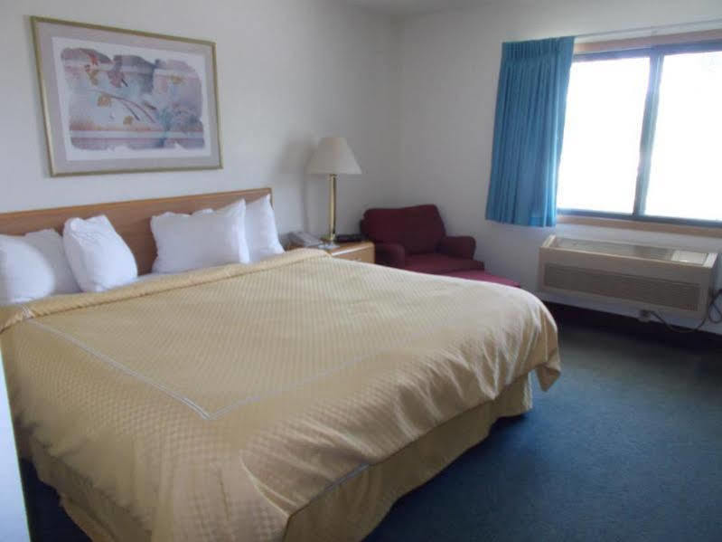 Boarders Inn And Suites By Cobblestone Hotels - Ripon Zewnętrze zdjęcie
