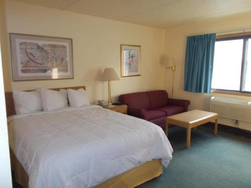 Boarders Inn And Suites By Cobblestone Hotels - Ripon Zewnętrze zdjęcie