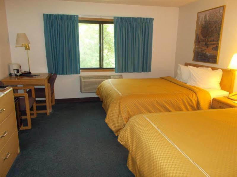 Boarders Inn And Suites By Cobblestone Hotels - Ripon Zewnętrze zdjęcie