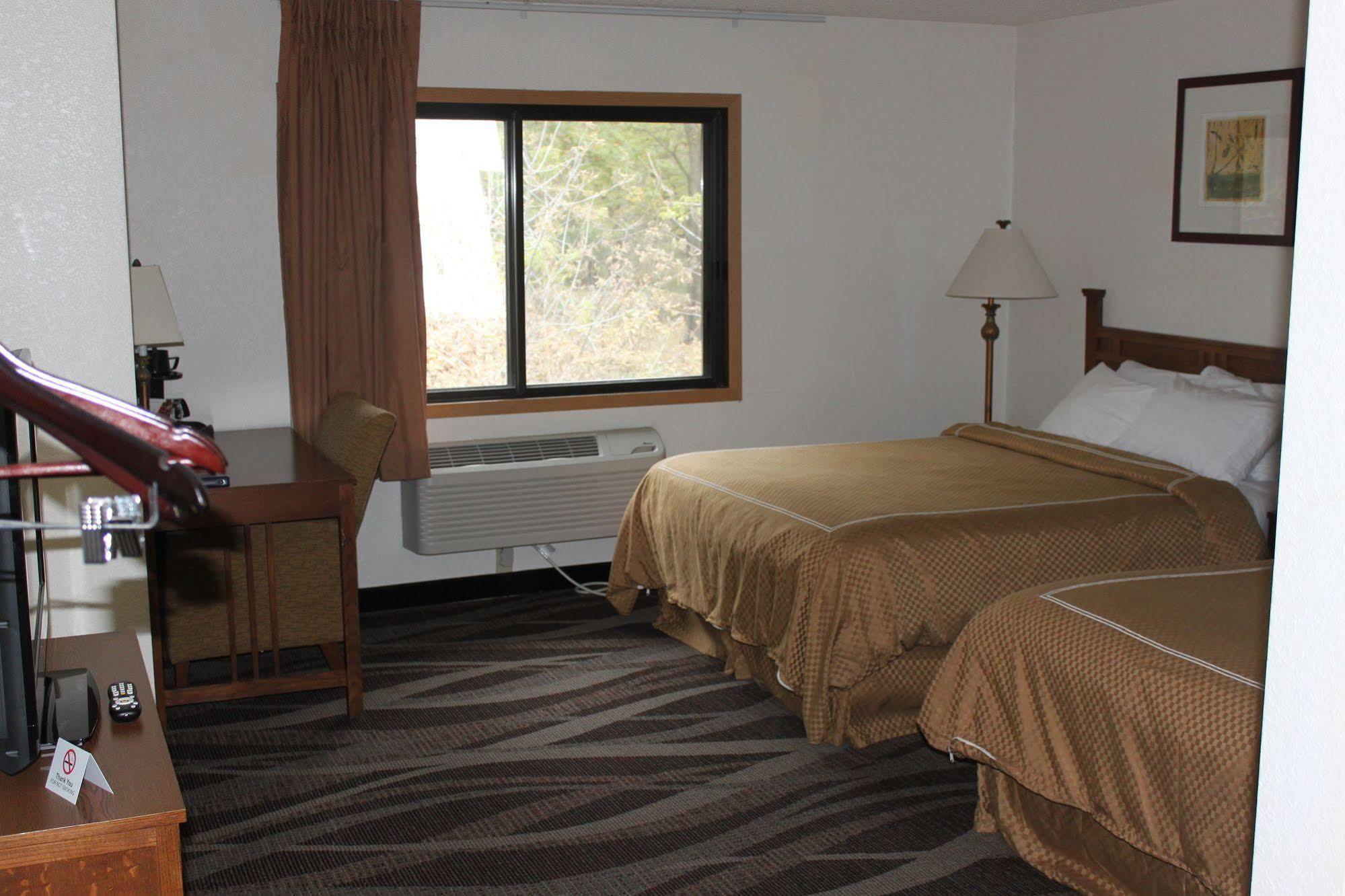 Boarders Inn And Suites By Cobblestone Hotels - Ripon Zewnętrze zdjęcie
