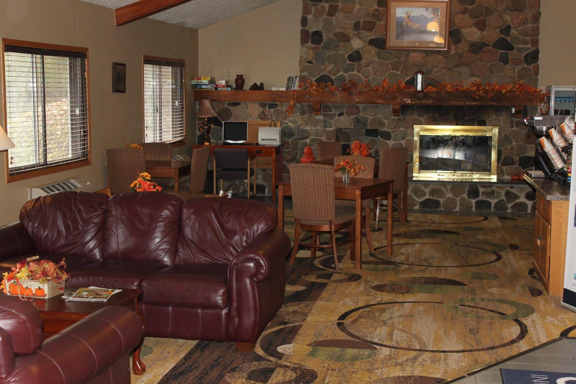 Boarders Inn And Suites By Cobblestone Hotels - Ripon Zewnętrze zdjęcie