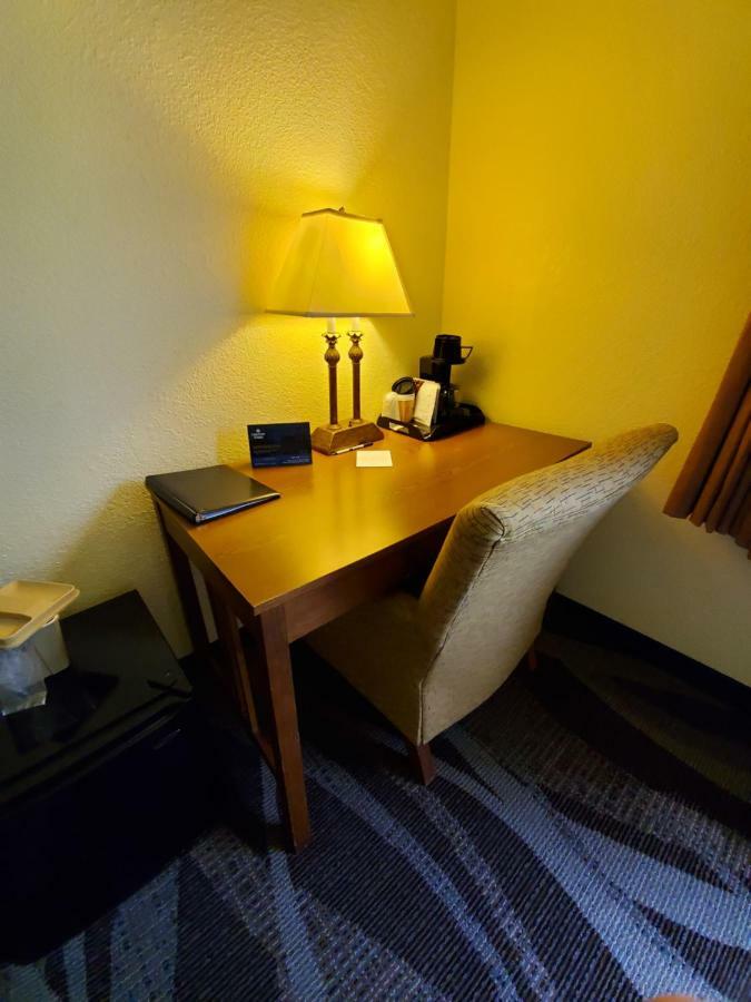 Boarders Inn And Suites By Cobblestone Hotels - Ripon Zewnętrze zdjęcie