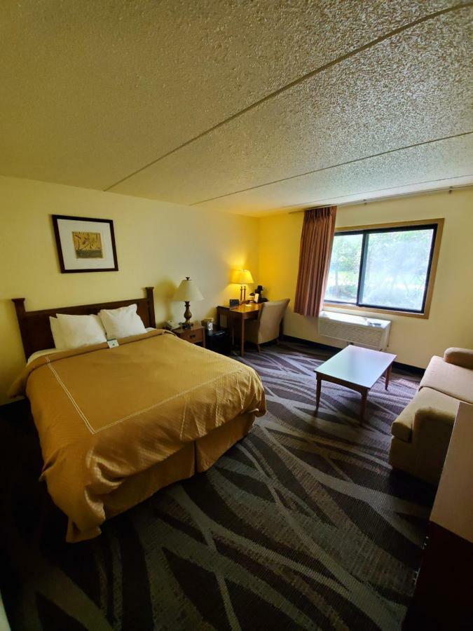 Boarders Inn And Suites By Cobblestone Hotels - Ripon Zewnętrze zdjęcie