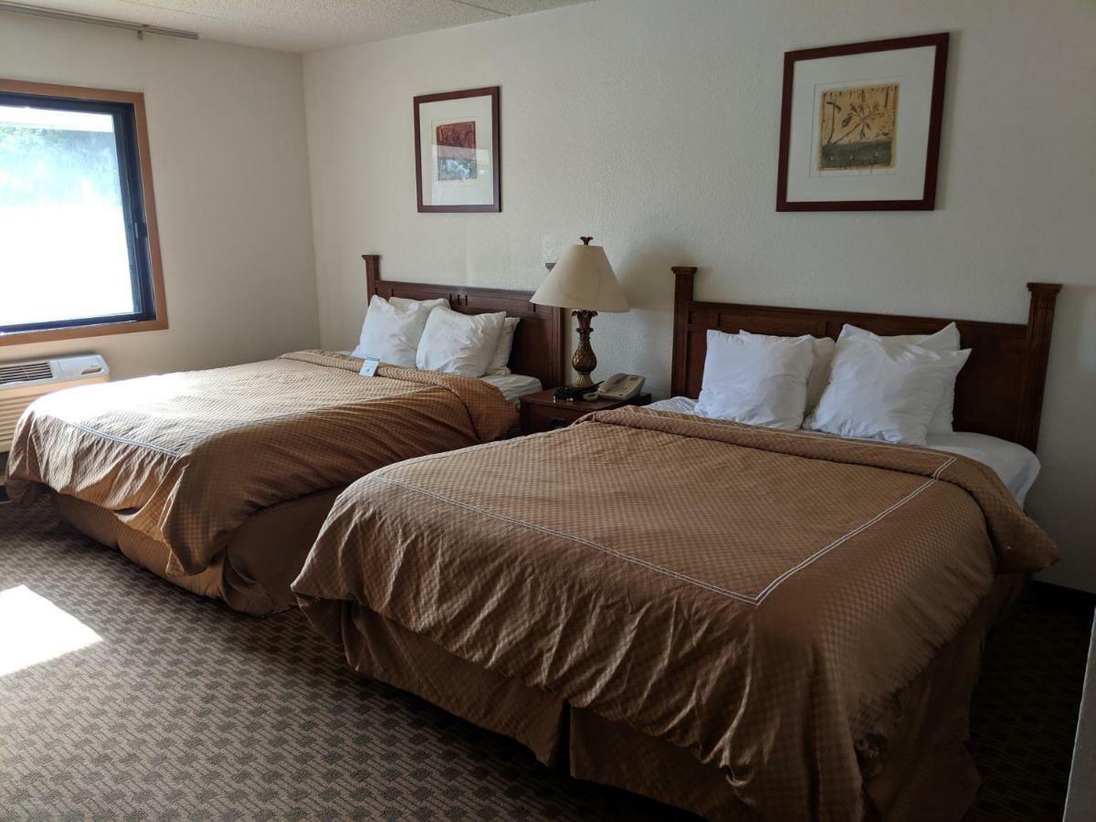 Boarders Inn And Suites By Cobblestone Hotels - Ripon Zewnętrze zdjęcie