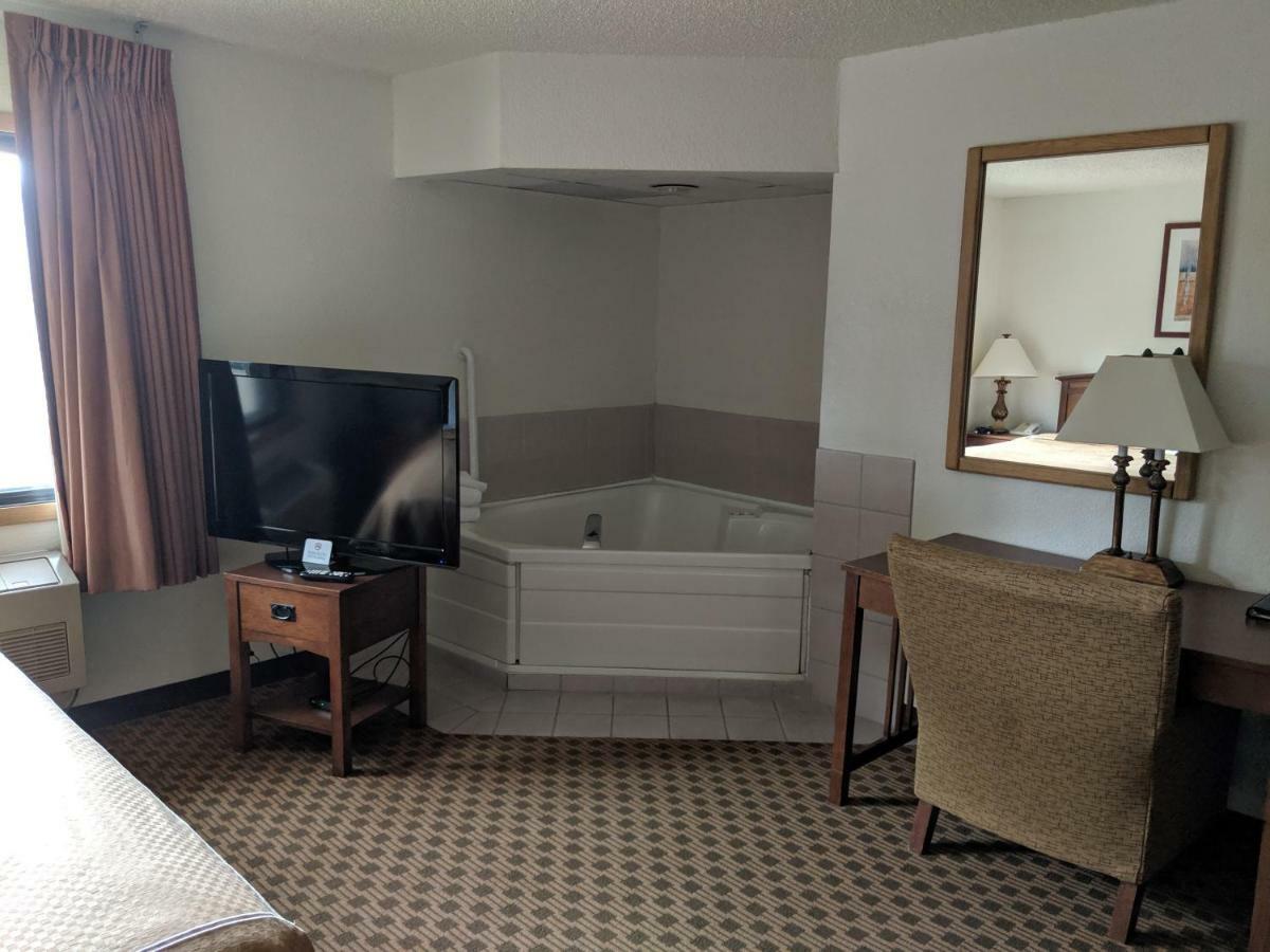 Boarders Inn And Suites By Cobblestone Hotels - Ripon Zewnętrze zdjęcie
